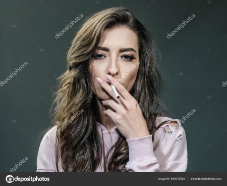 Женщина с сигаретой