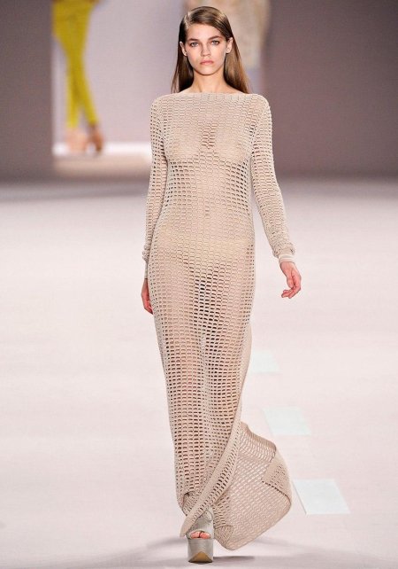 Вязаное длинное платье