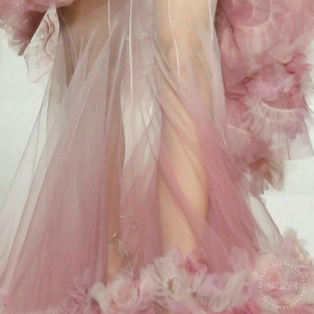 Розовое воздушное платье