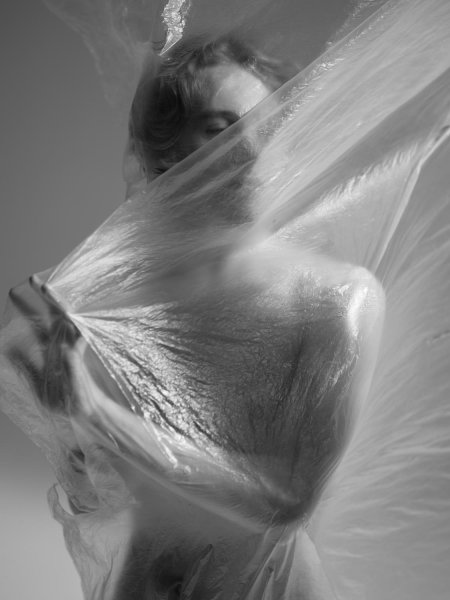 Девушки на полиэтилене