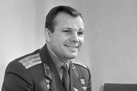 Юрий гагарин портрет