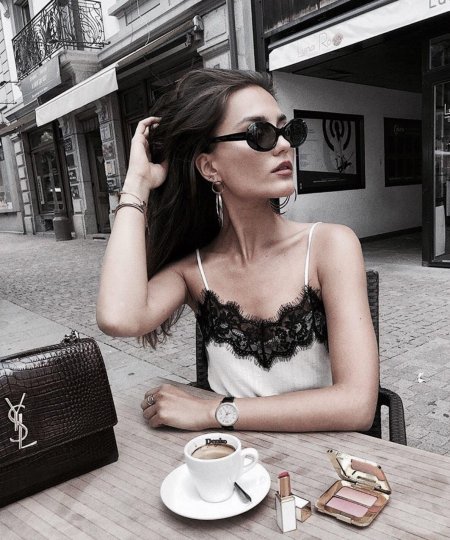 Девушка элегантная