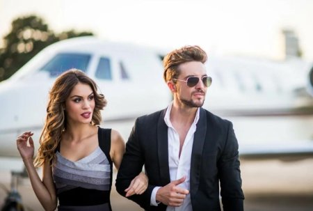 Успешный мужчина с женщиной