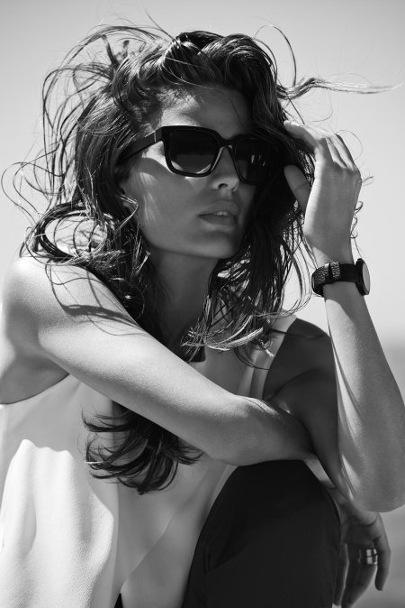 Черно белая женщина