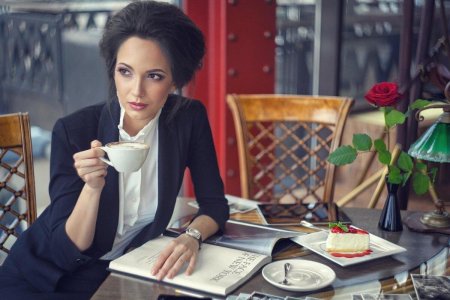 Девушка в ресторане