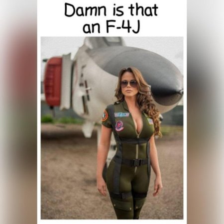 Сексуальные военные девушки