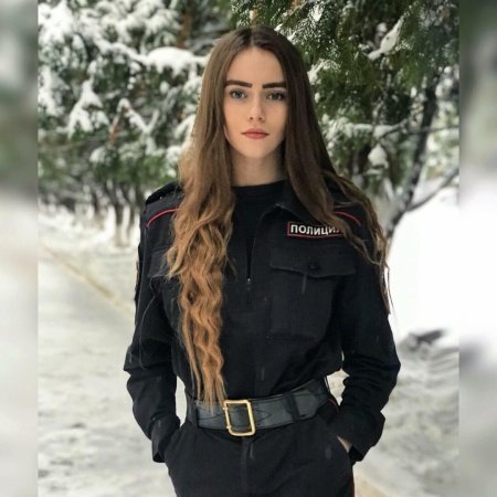 Красивые девушки в полицейской форме