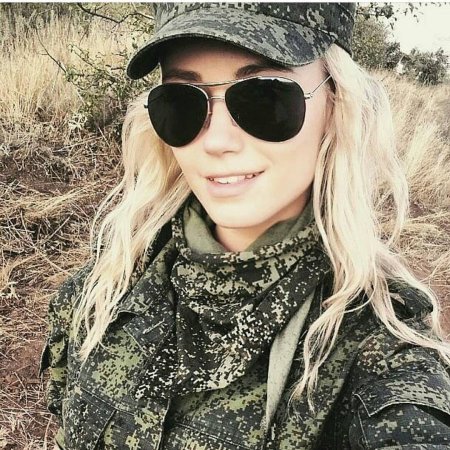 Девушка военной форме