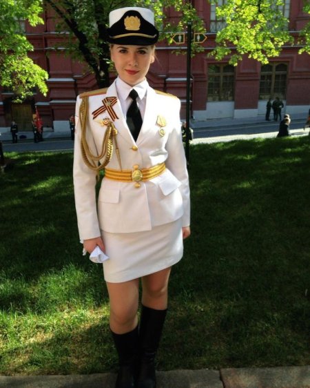 Девушка в форме