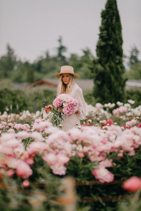 Фотосессия с пионами