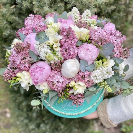 Букет пионы и сирень