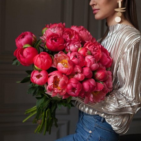 25 пионов букет