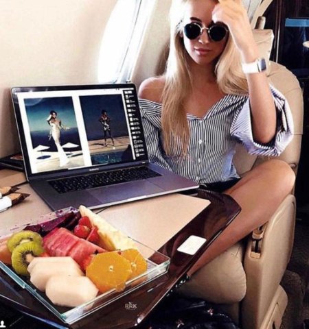 Богатая девушка