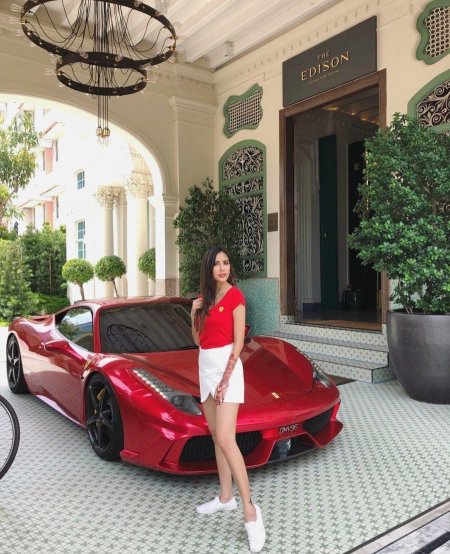 Богатая жизнь девушки