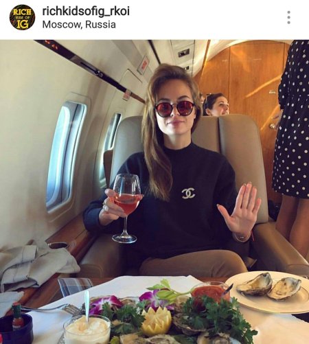 Богатая девушка