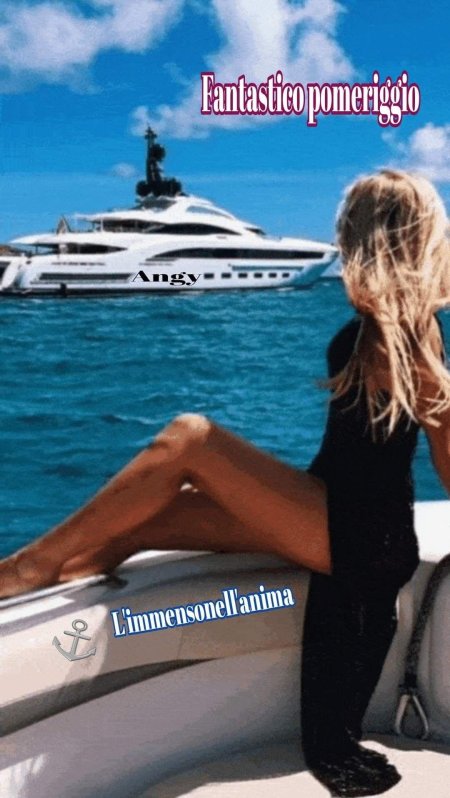 Блондинка на яхте