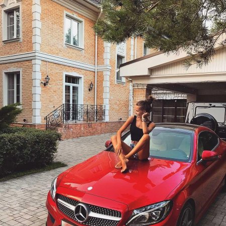 Богатая жизнь девушки