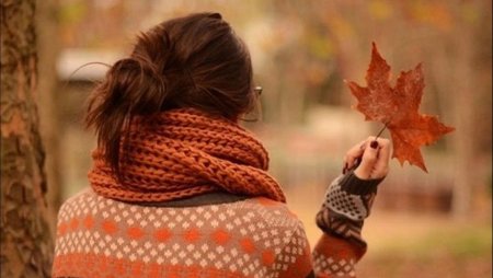 Осень девушка со спины