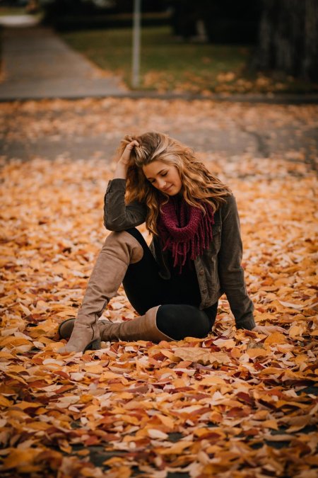 Девушка осенью