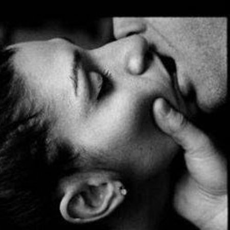 Страстный поцелуй