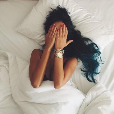 Брюнетка без лица