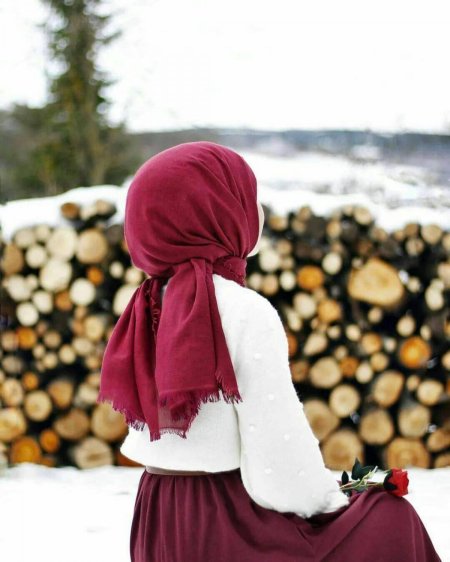 Девушка в платке мусульманка