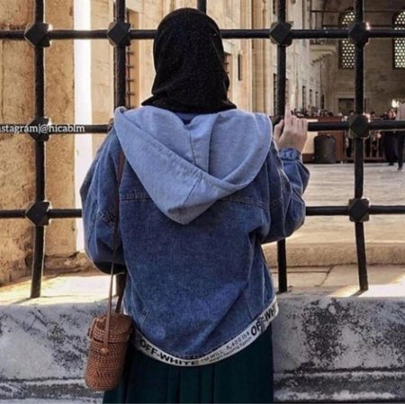 Девушка в хиджаб