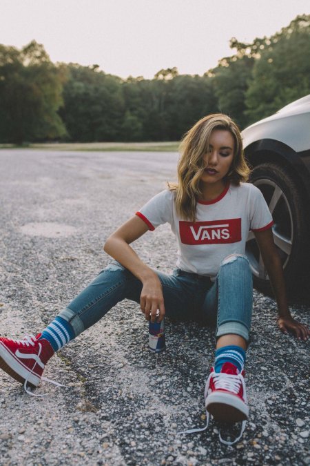 Девушки в кедах vans