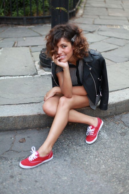 Девушка в кроссовках