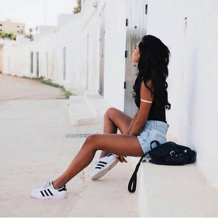 Adidas superstar на девушке