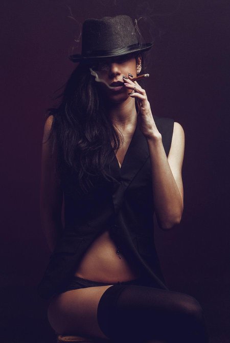 Девушка в шляпе