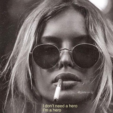 Девушка с сигаретой