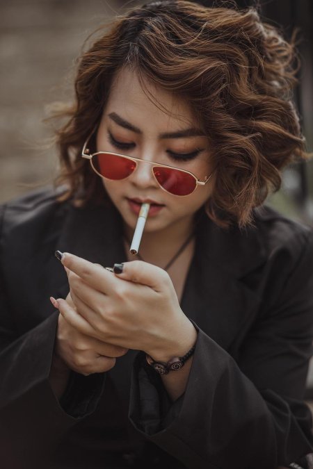 С сигаретой