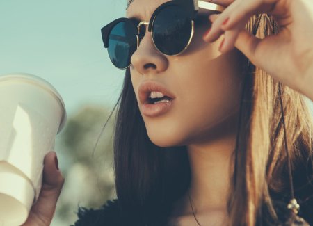 Девушки в солнечных очках