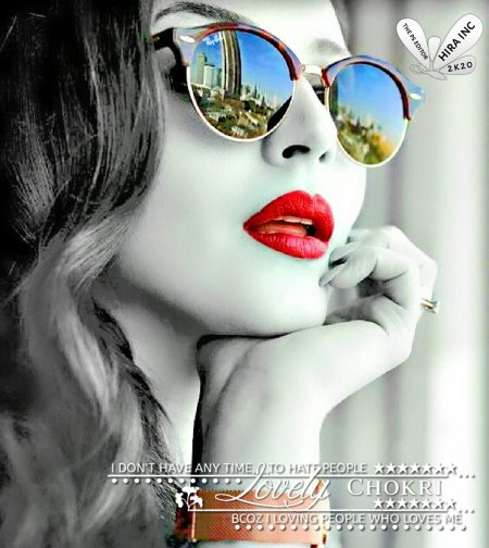 Девушка в солнцезащитных очках