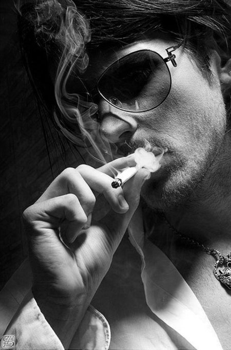 Мужчина с сигарой