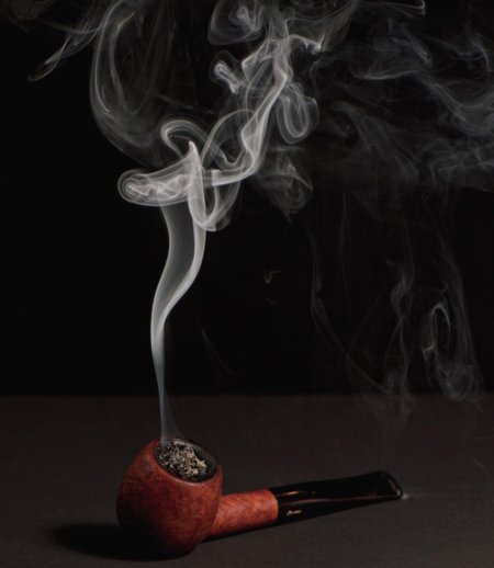 Сигарета с дымом