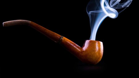 Трубка с табаком