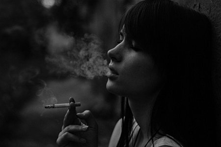 Девушка с сигаретой
