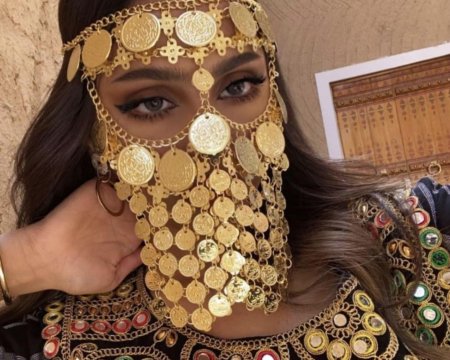 Тика украшение на лицо