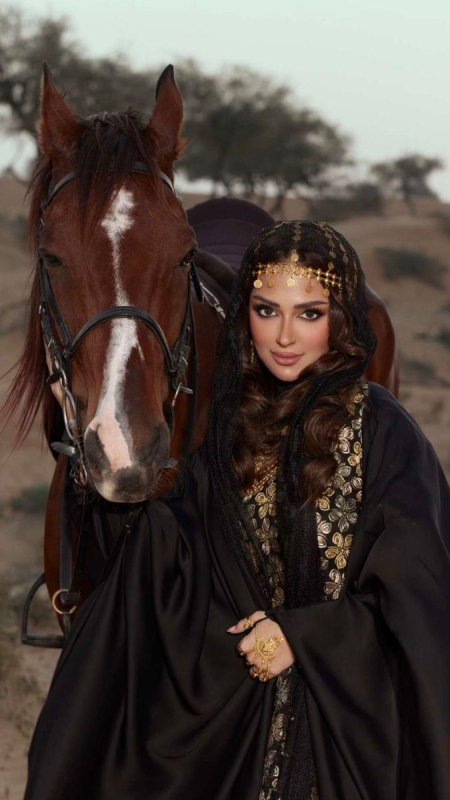Арабские женщины на лошадях