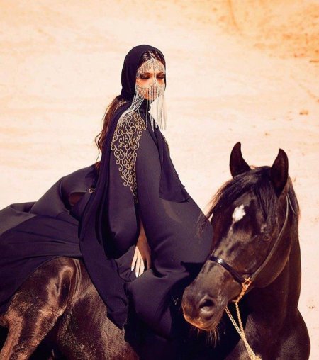 Фотосессия в арабском стиле с лошадью