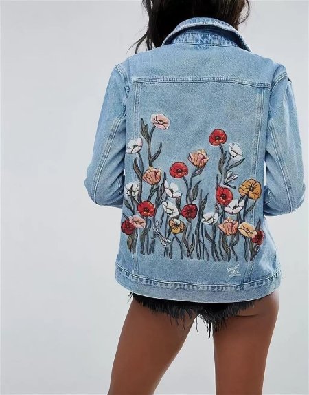 Вышивка на джинсовой куртке