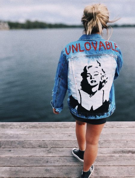 Джинсовая куртка с рисунками