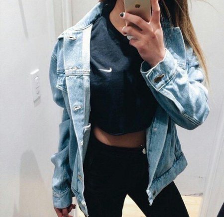 Девушка в джинсовке