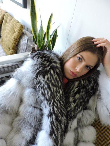 Женщина в мехах