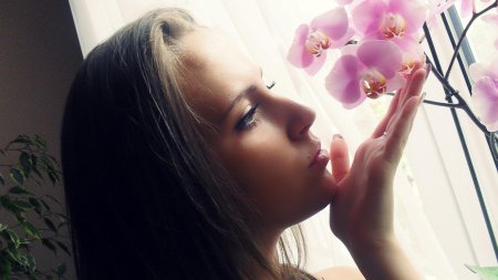 Девушки с цветами