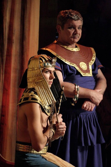 На спектакль