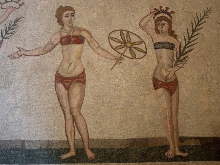 Мозаика девушки в бикини вилла дель-казале