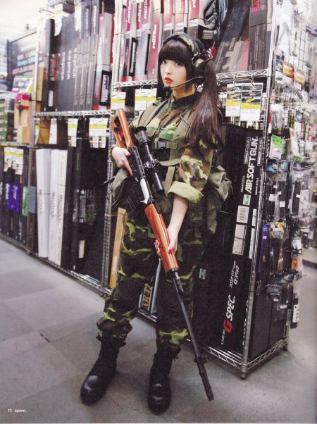 Сумирэ уэсака в военной форме